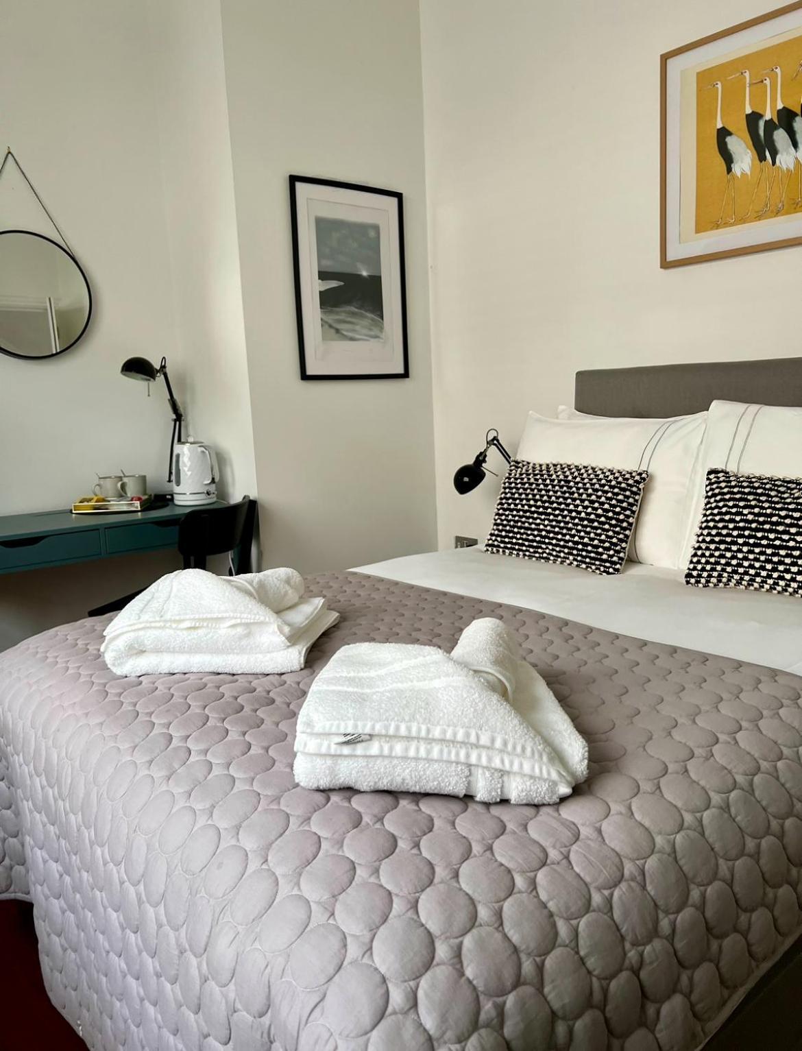 Private Double Room With Ensuite, No Breakfast, Truro City Centre ภายนอก รูปภาพ