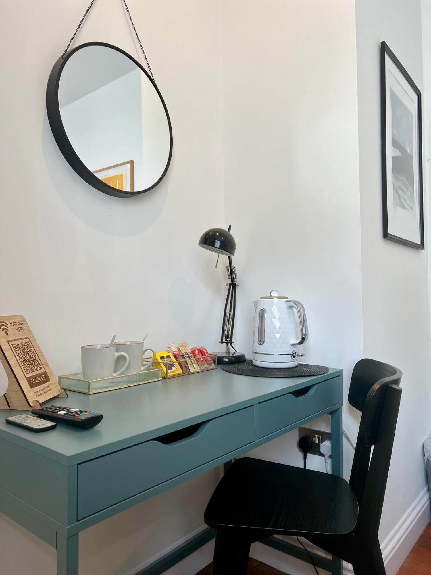 Private Double Room With Ensuite, No Breakfast, Truro City Centre ภายนอก รูปภาพ