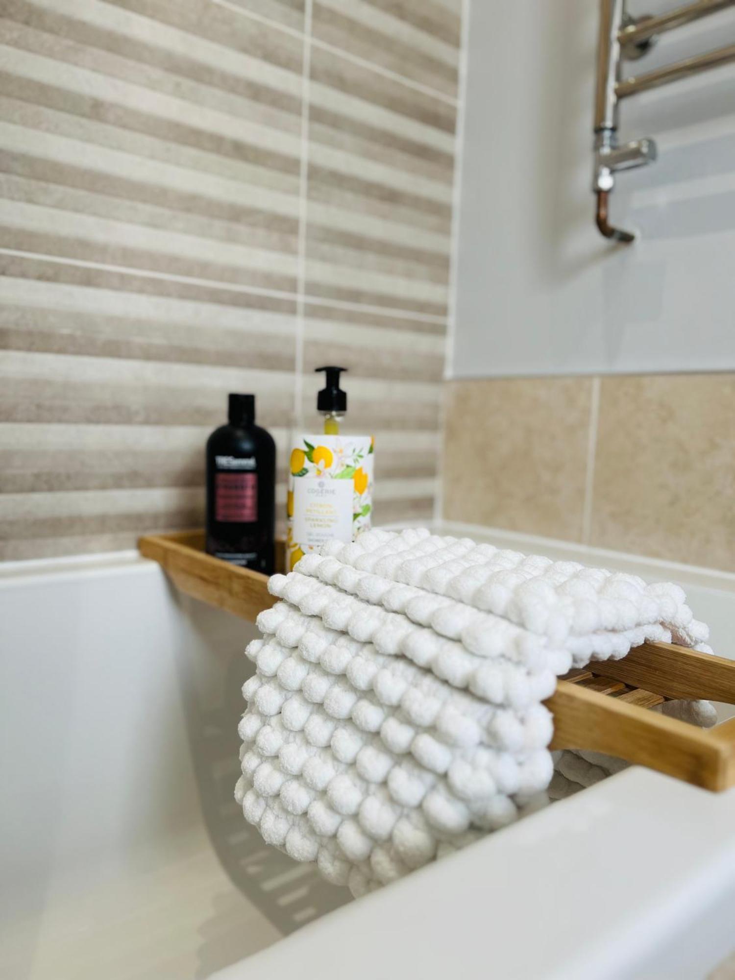 Private Double Room With Ensuite, No Breakfast, Truro City Centre ภายนอก รูปภาพ